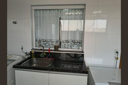 Casa à venda com 3 quartos, 180m² em Vila Carmosina, São Paulo