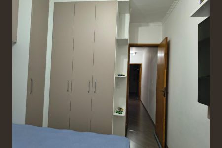 Casa à venda com 3 quartos, 180m² em Vila Carmosina, São Paulo
