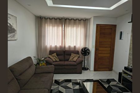 Casa à venda com 3 quartos, 180m² em Vila Carmosina, São Paulo