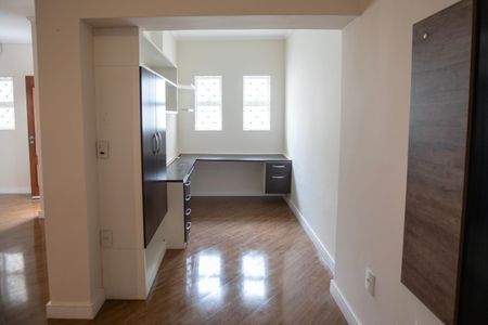 Casa à venda com 150m², 4 quartos e 2 vagas Casa à venda com 150m², 4 quartos e 2 vagasEscritório