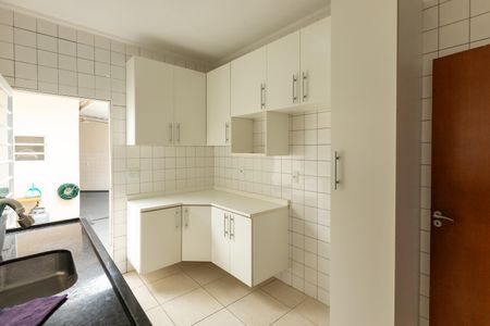 Casa à venda com 150m², 4 quartos e 2 vagas Casa à venda com 150m², 4 quartos e 2 vagasCozinha