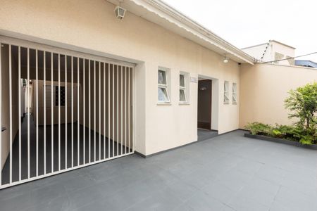 Casa à venda com 150m², 4 quartos e 2 vagas Casa à venda com 150m², 4 quartos e 2 vagasFrente da Casa