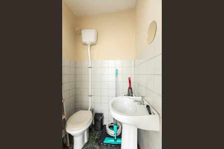 Casa à venda com 150m², 4 quartos e 2 vagas Casa à venda com 150m², 4 quartos e 2 vagasBanheiro do Quintal