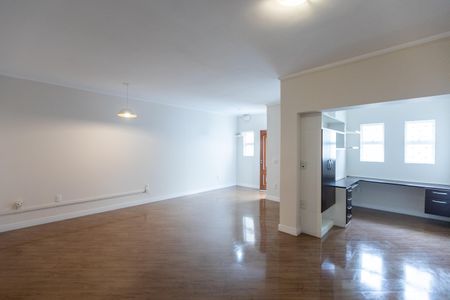 Casa à venda com 150m², 4 quartos e 2 vagas Casa à venda com 150m², 4 quartos e 2 vagasSala