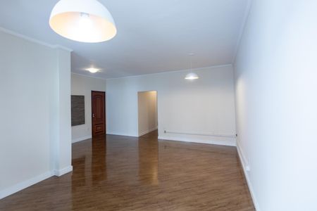 Casa à venda com 150m², 4 quartos e 2 vagas Casa à venda com 150m², 4 quartos e 2 vagasSala