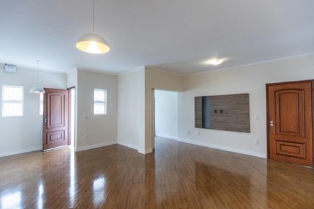 Casa à venda com 150m², 4 quartos e 2 vagas Casa à venda com 150m², 4 quartos e 2 vagasSala