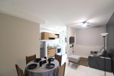 Sala de apartamento à venda com 2 quartos, 45m² em Barra Olímpica, Rio de Janeiro