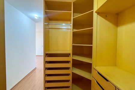 Apartamento para alugar com 214m², 4 quartos e 4 vagas