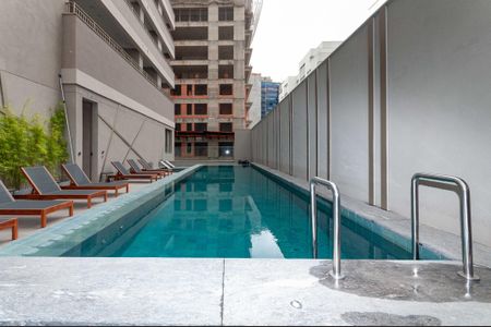 Studio para alugar com 34m², 1 quarto e sem vaga Studio para alugar com 34m², 1 quarto e sem vagaÁrea comum - Piscina