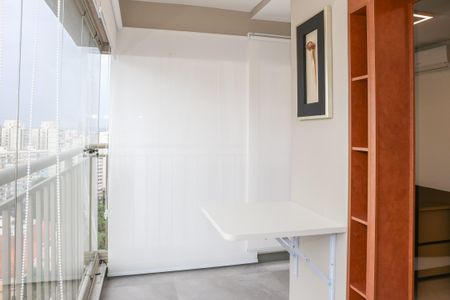 Studio para alugar com 34m², 1 quarto e sem vaga Studio para alugar com 34m², 1 quarto e sem vagaSacada
