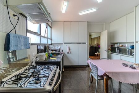 Apartamento à venda com 337m², 4 quartos e 3 vagas