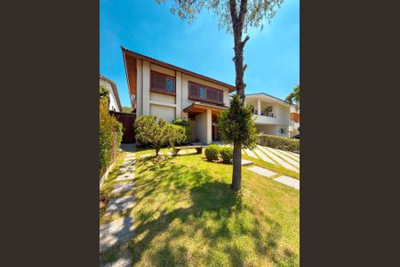 Casa de condomínio à venda com 270m², 4 quartos e 4 vagasFoto 02