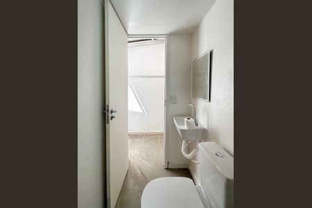 Casa para alugar com 90m², 2 quartos e 1 vaga Casa para alugar com 90m², 2 quartos e 1 vagaBanheiro de serviço