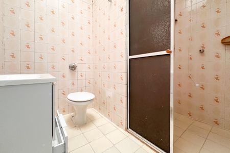 Casa para alugar com 90m², 2 quartos e 1 vaga Casa para alugar com 90m², 2 quartos e 1 vagaBanheiro Social