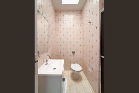 Casa para alugar com 90m², 2 quartos e 1 vaga Casa para alugar com 90m², 2 quartos e 1 vagaBanheiro Social