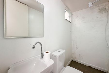 Casa para alugar com 90m², 2 quartos e 1 vaga Casa para alugar com 90m², 2 quartos e 1 vagaBanheiro de serviço