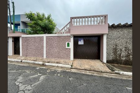 Casa à venda com 304m², 2 quartos e 4 vagasFachada 