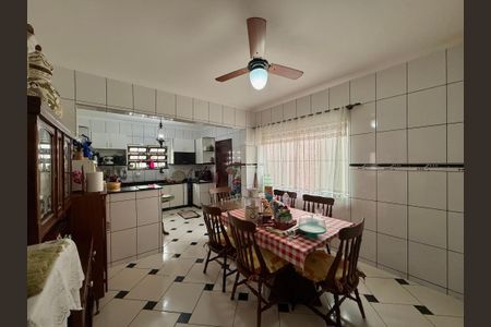 Casa à venda com 304m², 2 quartos e 4 vagasCozinha 