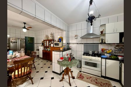 Casa à venda com 304m², 2 quartos e 4 vagasCozinha 