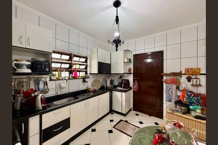 Casa à venda com 304m², 2 quartos e 4 vagasCozinha 