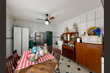 Casa à venda com 304m², 2 quartos e 4 vagasCozinha 