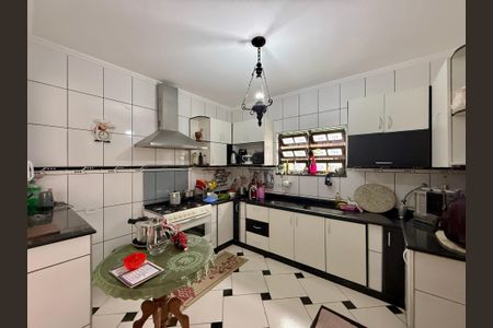 Casa à venda com 304m², 2 quartos e 4 vagasCozinha 