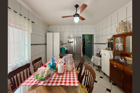 Casa à venda com 304m², 2 quartos e 4 vagasCozinha 