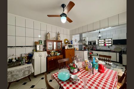 Casa à venda com 304m², 2 quartos e 4 vagasCozinha 