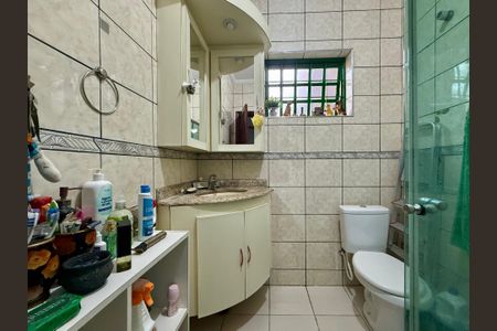 Casa à venda com 304m², 2 quartos e 4 vagasBanheiro 