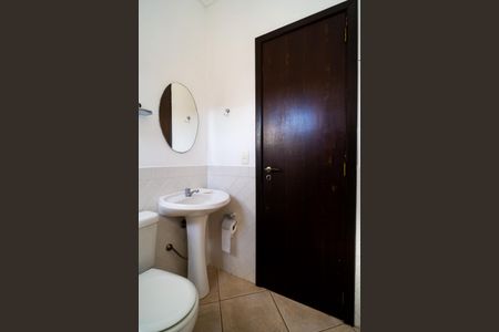 Casa para alugar com 450m², 4 quartos e 3 vagasBanheiro de serviço