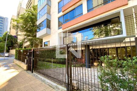 Apartamento para alugar com 240m², 4 quartos e 2 vagas Apartamento para alugar com 240m², 4 quartos e 2 vagasFachada