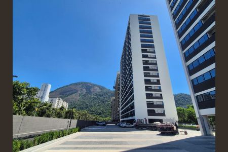 Apartamento à venda com 67m², 2 quartos e 1 vaga Apartamento à venda com 67m², 2 quartos e 1 vagaFachada