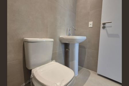 Apartamento à venda com 67m², 2 quartos e 1 vaga Apartamento à venda com 67m², 2 quartos e 1 vagaBanheiro social