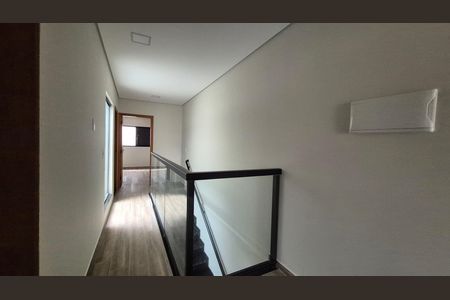 Casa à venda com 200m², 3 quartos e 2 vagas Casa à venda com 200m², 3 quartos e 2 vagasCorredor