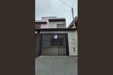 Casa à venda com 200m², 3 quartos e 2 vagas Casa à venda com 200m², 3 quartos e 2 vagasFachada