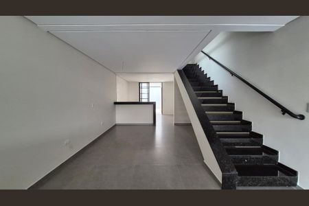 Casa à venda com 200m², 3 quartos e 2 vagas Casa à venda com 200m², 3 quartos e 2 vagasSala