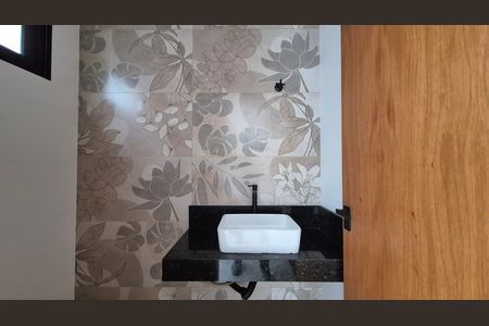Casa à venda com 200m², 3 quartos e 2 vagas Casa à venda com 200m², 3 quartos e 2 vagasBanheiro