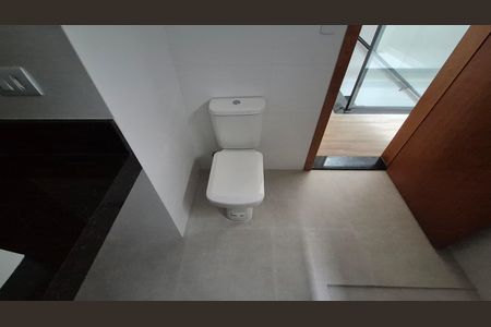 Casa à venda com 200m², 3 quartos e 2 vagas Casa à venda com 200m², 3 quartos e 2 vagasBanheiro