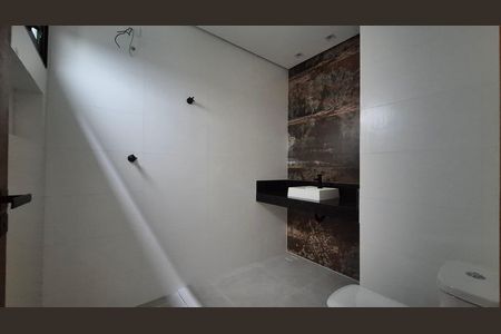 Casa à venda com 200m², 3 quartos e 2 vagas Casa à venda com 200m², 3 quartos e 2 vagasBanheiro
