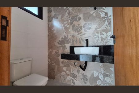Casa à venda com 200m², 3 quartos e 2 vagas Casa à venda com 200m², 3 quartos e 2 vagasBanheiro