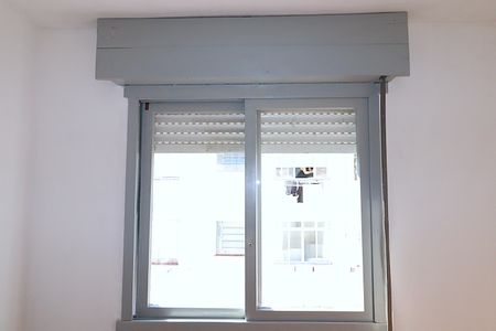 Janela do quarto de apartamento para alugar com 1 quarto, 55m² em São Sebastião, Porto Alegre