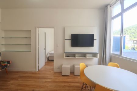 Sala de apartamento para alugar com 1 quarto, 57m² em Centro, Guarujá