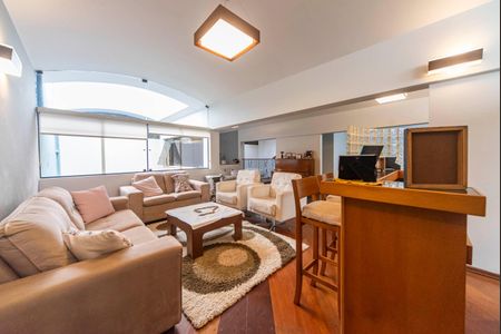 Casa à venda com 420m², 3 quartos e 8 vagasSala