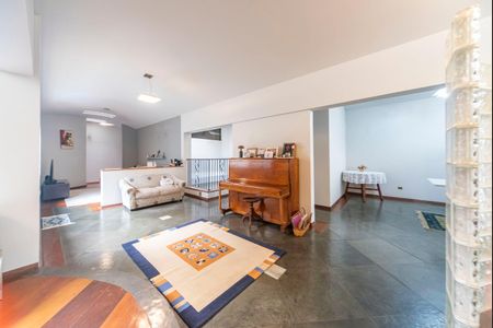 Casa à venda com 420m², 3 quartos e 8 vagasSala