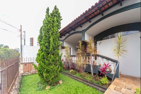 Casa à venda com 420m², 3 quartos e 8 vagasJardim da frente