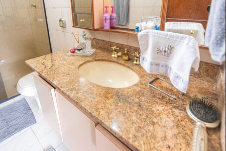 Casa à venda com 420m², 3 quartos e 8 vagasBanheiro do Qaurto 2