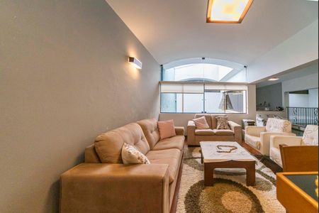 Casa à venda com 420m², 3 quartos e 8 vagasSala