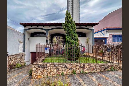 Casa à venda com 420m², 3 quartos e 8 vagasFachada