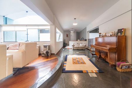 Casa à venda com 420m², 3 quartos e 8 vagasSala