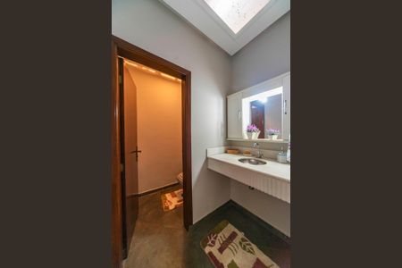 Casa à venda com 420m², 3 quartos e 8 vagasLavabo